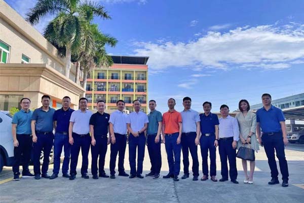 饒平縣政府代表團、饒北商會(huì )永磁機電企業(yè)家考察三恩磁業(yè)